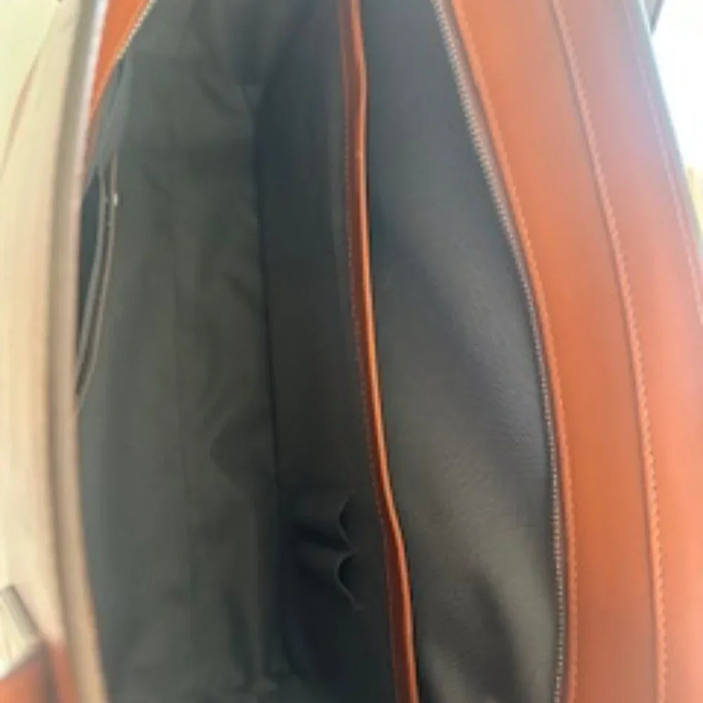 Succession Inspo: Carl Friedrik Tote - Picture 4 of 10